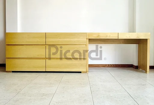 Cómoda y escritorio para dormitorio moderno con espacio de guardado